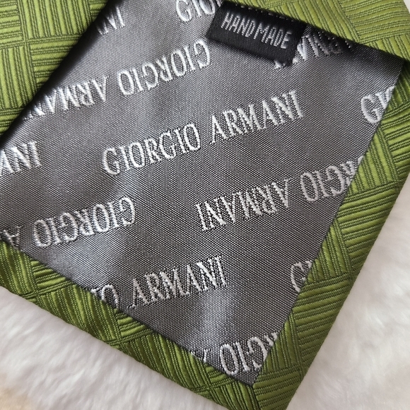 𝅺Giorgio Armani olive green 💯% silk tie, 59 inches long - Picture 5 of 5